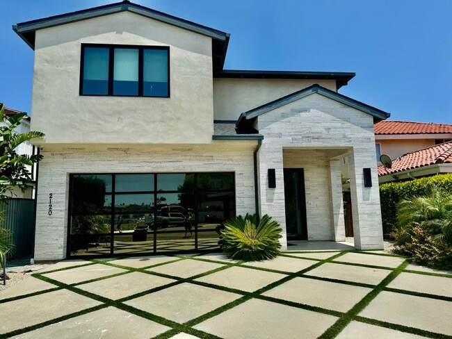Building Photo - Stunning Waterfront Home in the Channel Islands Harbor.