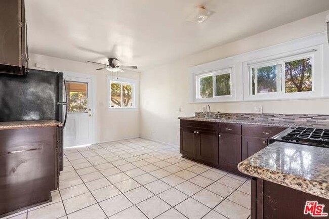 Photo - 547 W Kelso St