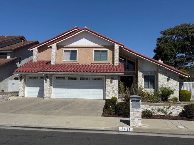 Building Photo - 5 bedroom home in Huntington Beach