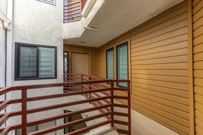 Photo - 400 N Louise St