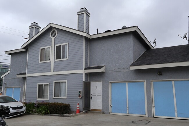 Photo - 1323 W Palmyra Ave Unit #B