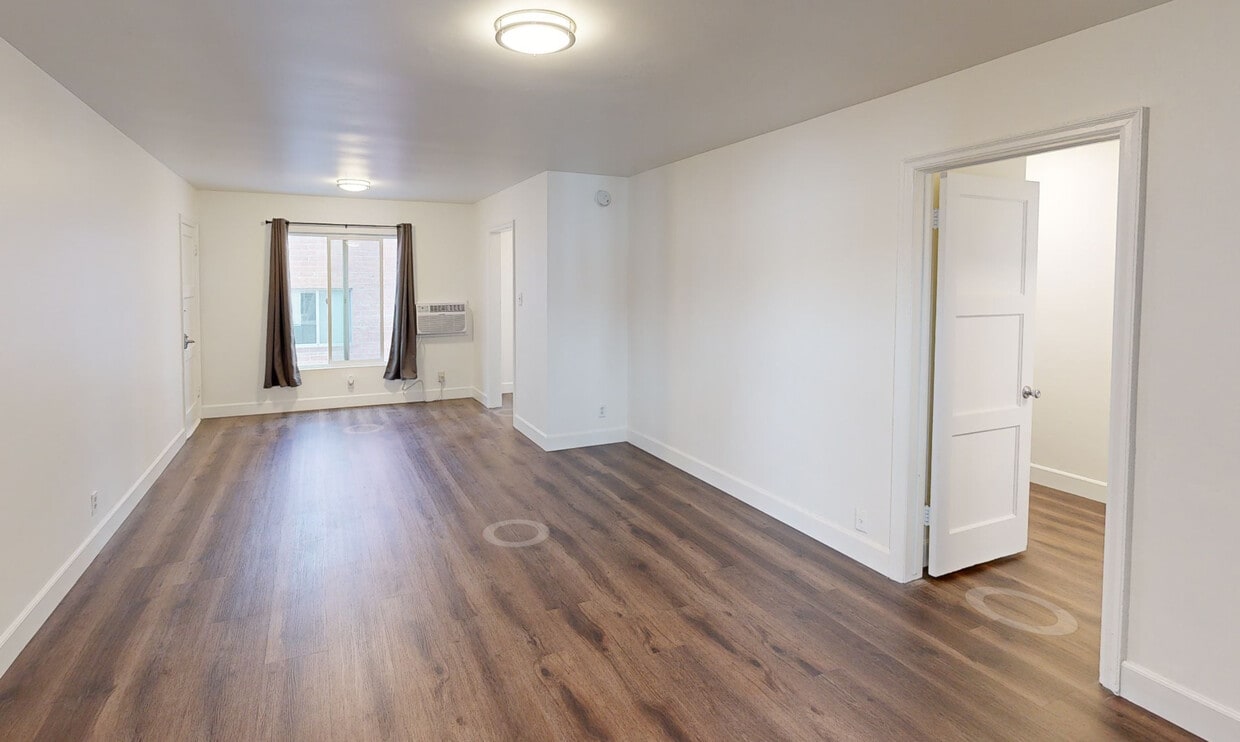 3D Tour - 1769 N Orange Dr Apartments
