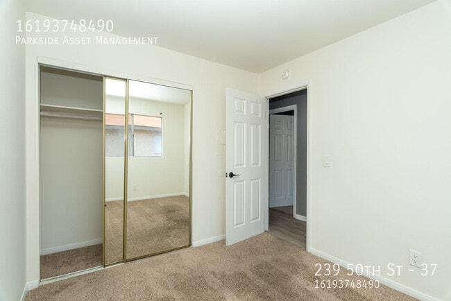Photo - 239 50th St
