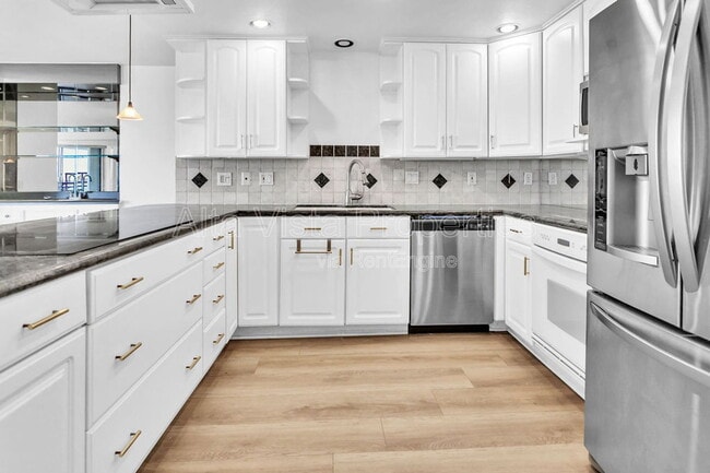 Photo - 3916 Riviera Dr Unit 204