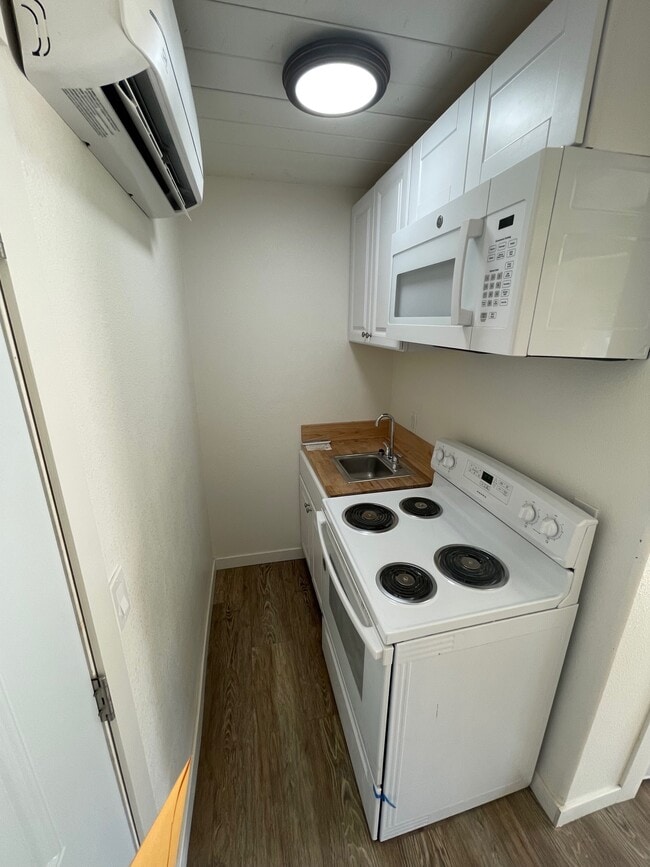 Kitchenette - 37824 Old Highway 80 Unit Cabin 2