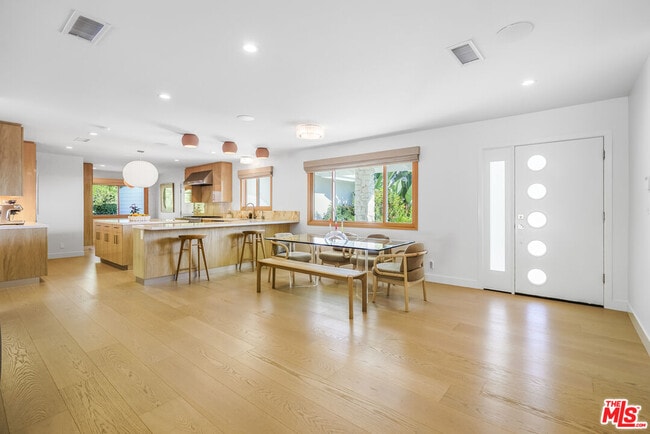 Photo - 375 S Surfview Dr