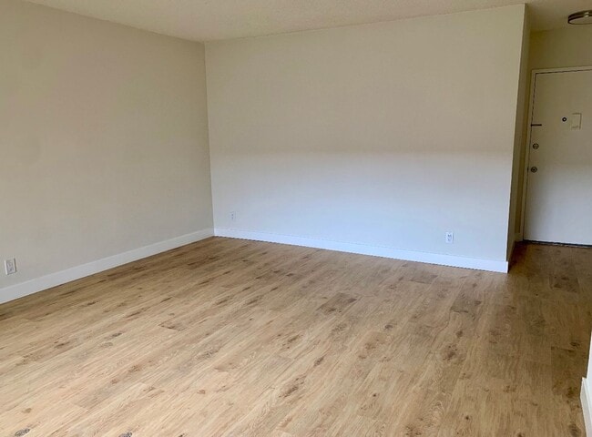 Photo - Spacious 3 bedroom unit located in Canoga Park! MOVE IN READY Unit 101
