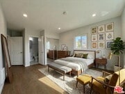 Photo - 903 S Barrington Ave