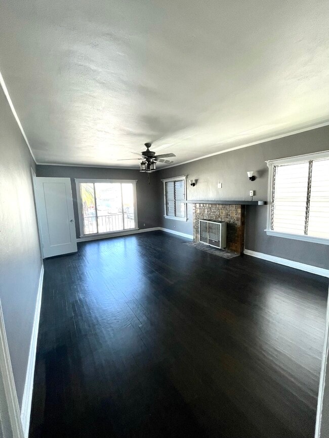 Living/Dining - 717 1/2 N Ridgewood Pl Unit 2nd Floor