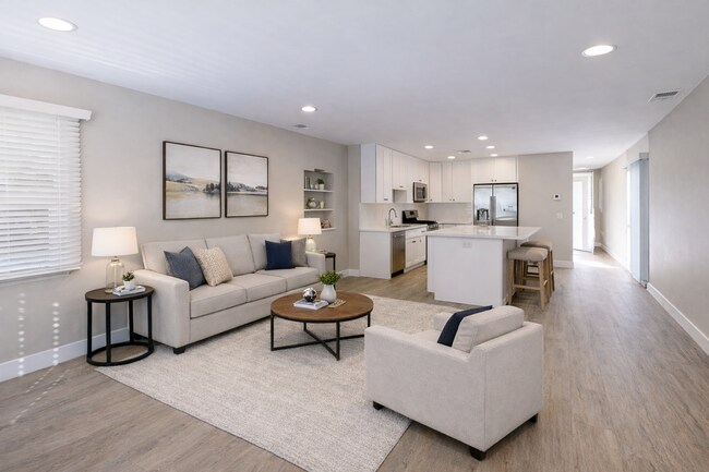 Photo - 5BD/3BA, Private Fenced Yard!!