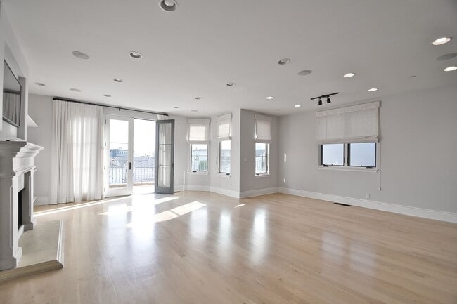 Photo - 3 Bed 3.5 Bath Town Home For Lease - Walk to Beach COMING SOON