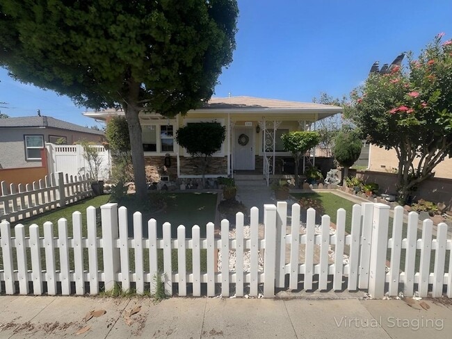 Building Photo - Charming 3 Bedroom 2 Bathroom, Long Beach Home for Lease!