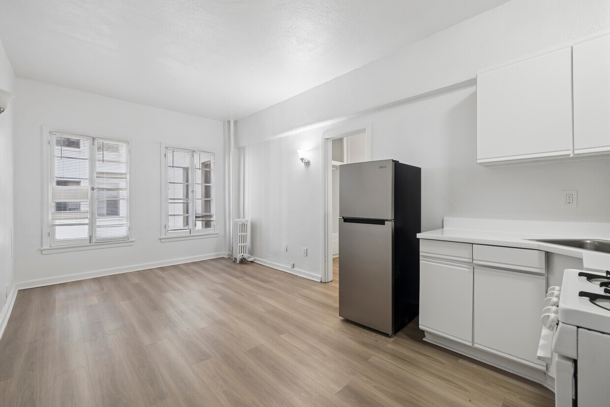 3D Tour - 418 S. Normandie Ave