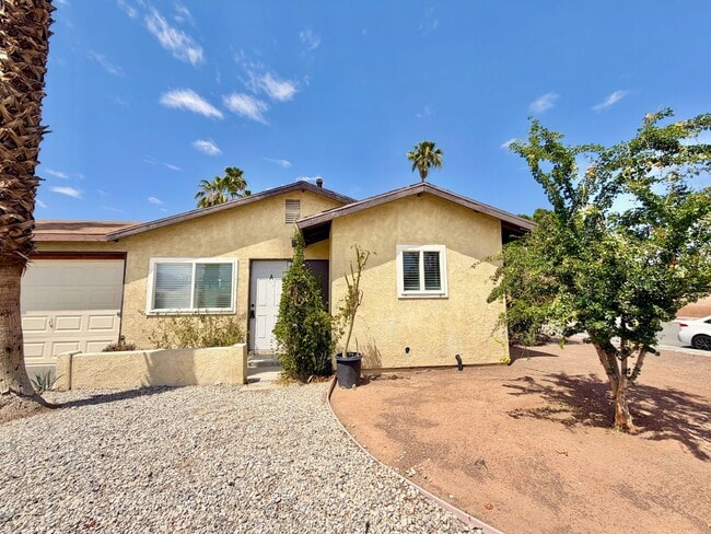 Photo - AVAILABLE NOW!! 2 Bedroom 1 Bathroom Apartment in Cathedral City! Unit A