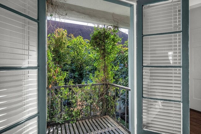 Photo - Excellent WeHo location! Unit 54-10