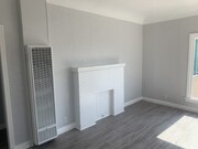 Photo - Spacious 2-Bedroom Apartment in Prime Los ... Unit 3