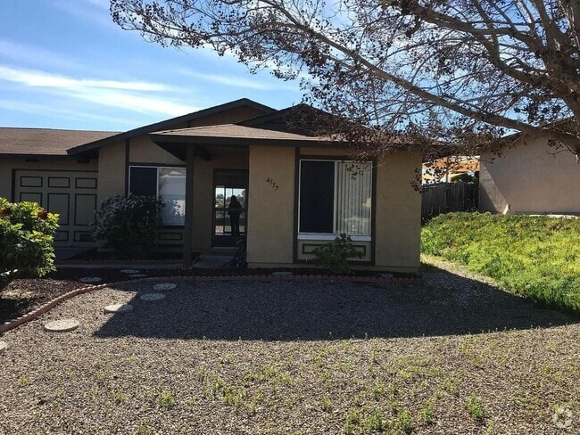 Building Photo - 55+ 2/1 Single Story Duplex in Peacock Hil... Rental