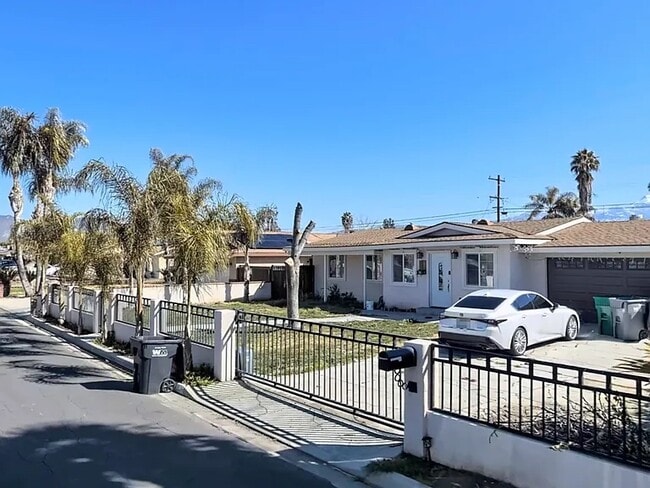 Photo - 25440 Plymouth St