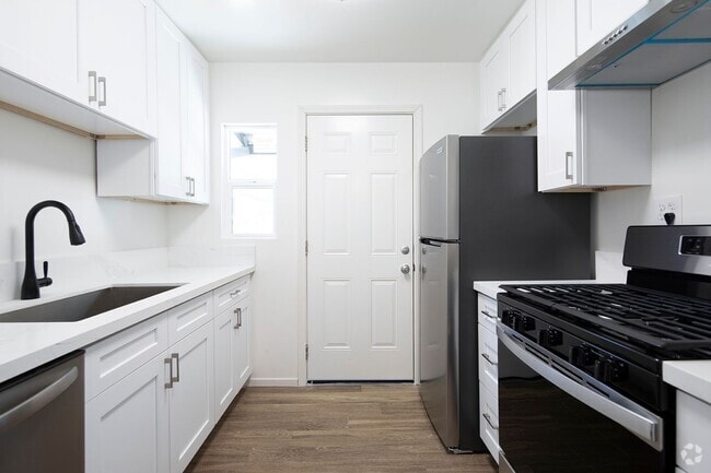 Building Photo - *OPEN HOUSE: 6/14 10AM-12:30PM*  Charming ... Unit 3031