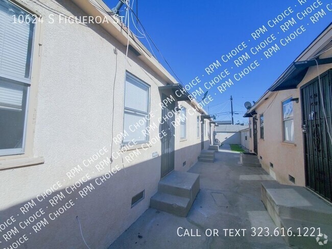 Building Photo - 10624 S Figueroa St Rental