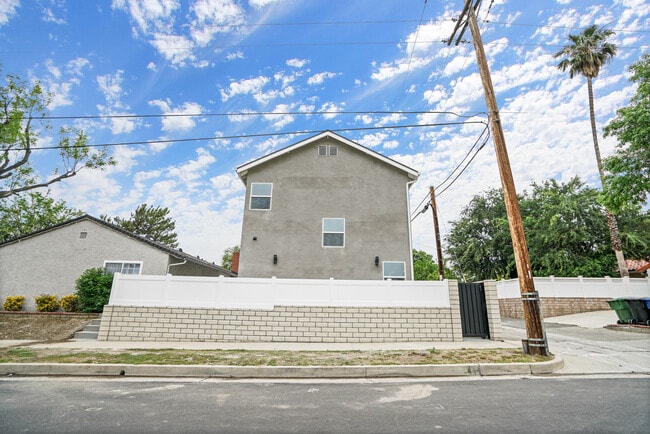 Photo - 10900 Baird Ave Unit 18517 Celtic St - ADU