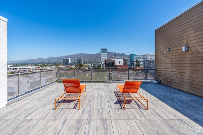 Sky Deck B - Onyx Glendale