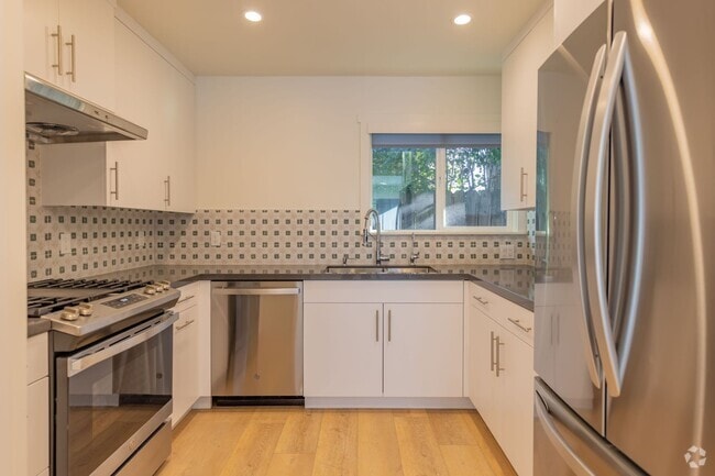 Building Photo - Burnham Express Rental