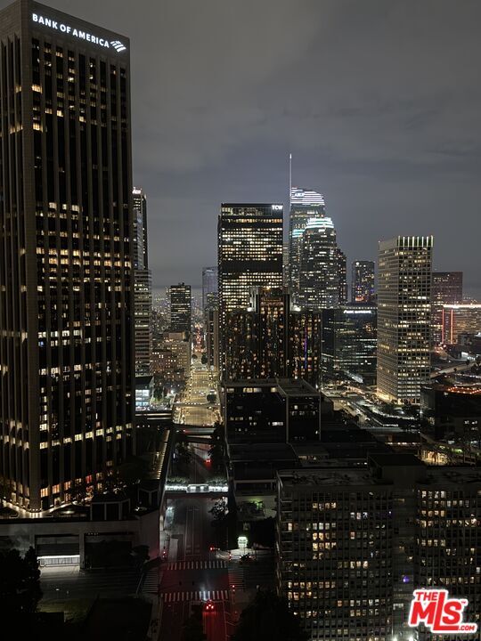 Building Photo - 800 W 1st St Unit 3105