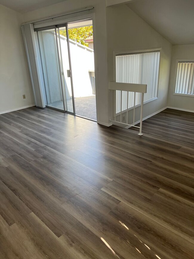 Photo - Upstairs Studio Condo in Huntington Harbor...