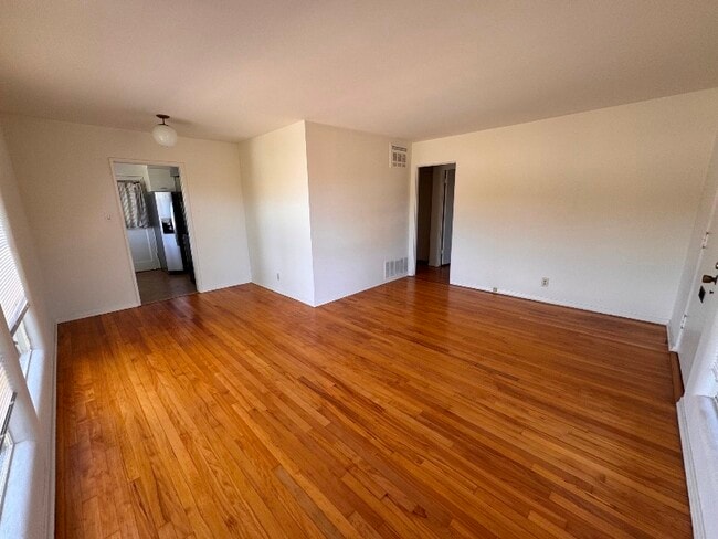Photo - 620 Longfellow Ave Unit front