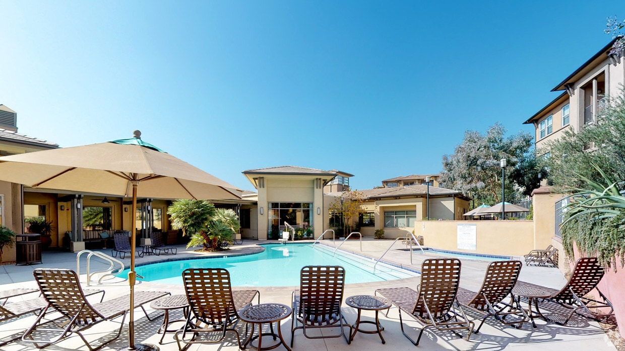 3D Tour - La Verne Village Luxury Apartment Homes