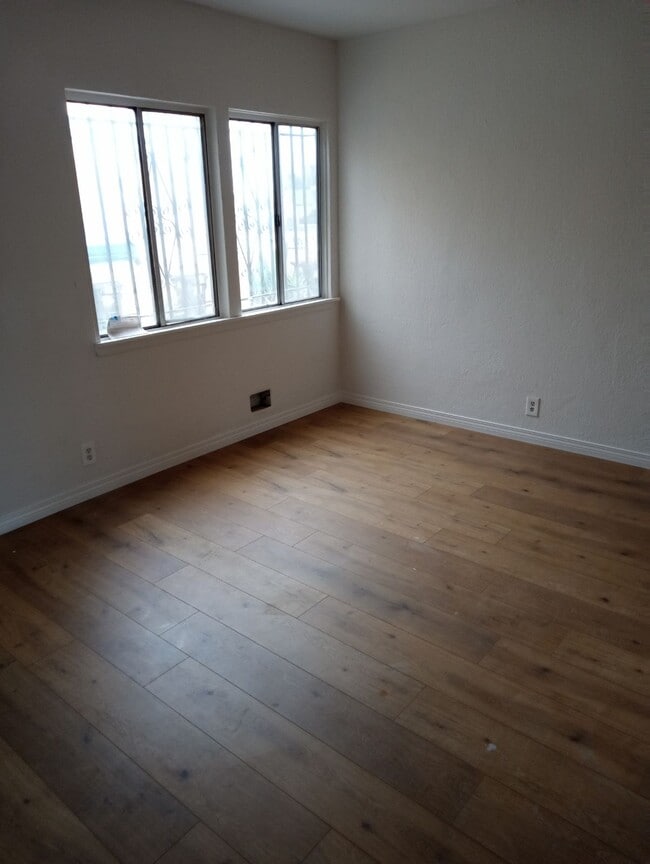 Building Photo - 9417 S Normandie Ave Unit 9417
