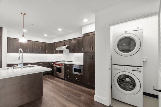 Unit 100 - 800 Santa Barbara Apartments
