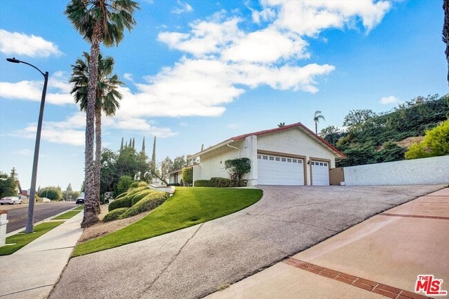 Photo - 10467 Oakdale Ave