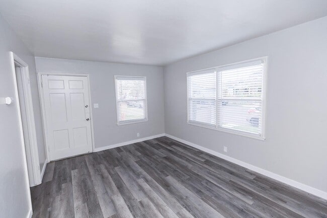 Photo - 1094 Cherry Ave