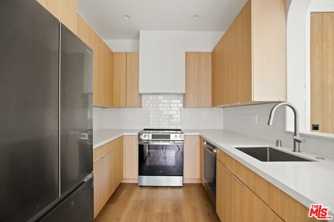 Photo - 2671 Benedict St Unit 3/4