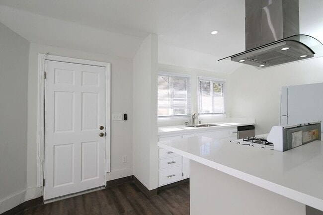 Photo - 10002 1/2 Pinewood Ave