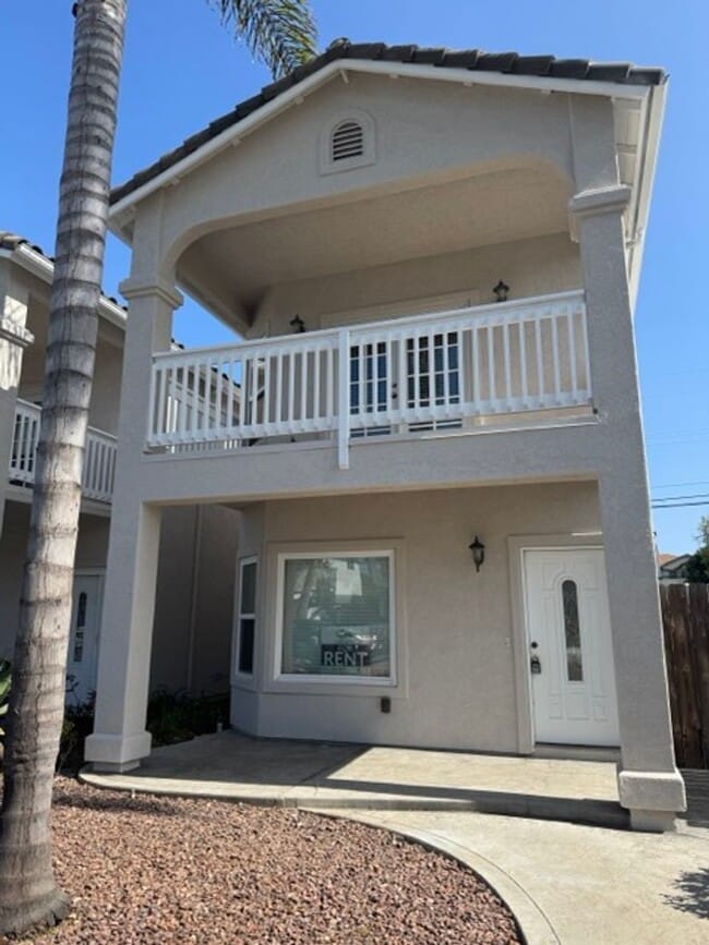 Building Photo - COASTAL Living | Blocks from the beach