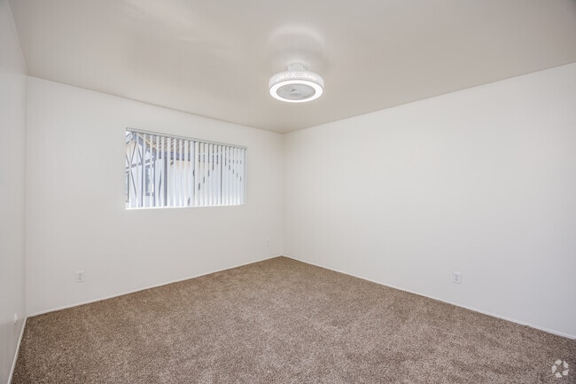 1BR, 1BA - 600SF - Bedroom - Essex Manor Apartments