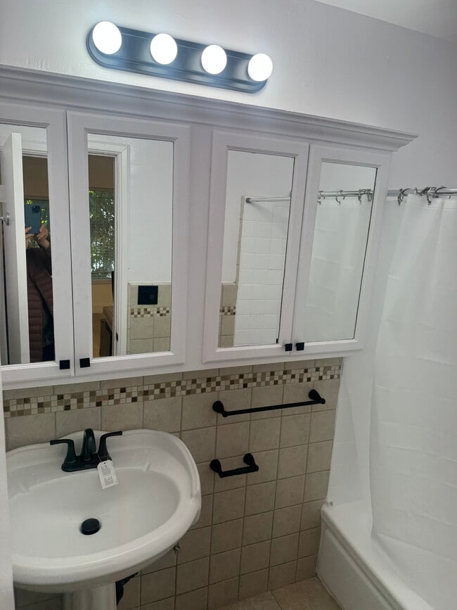 Photo - 1810 N Bronson Ave Unit 0