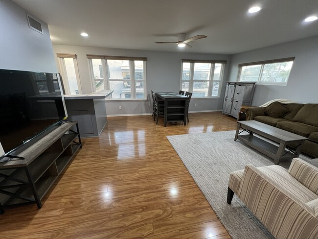 Building Photo - 6726 E Bay Shore Walk Unit 6726-B