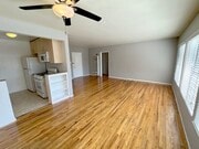 lving rom - 556 Kings N Rd Apartments Unit 1