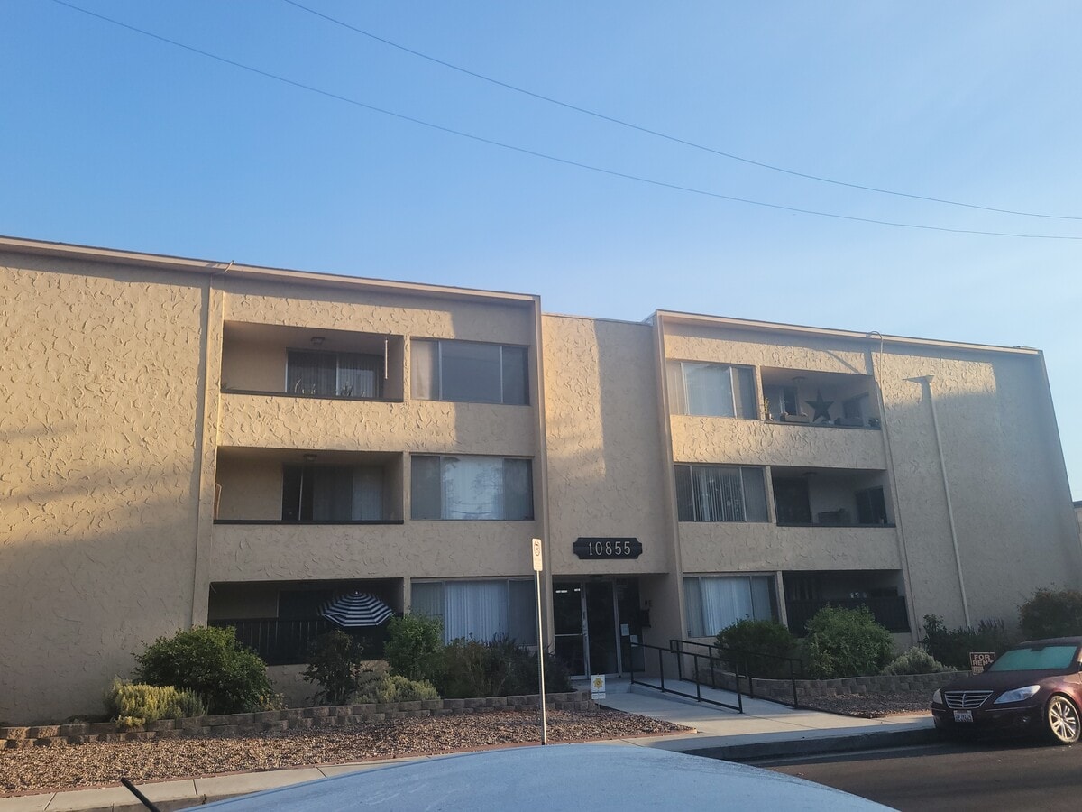 Perfect for 3 Roommates - 10855 Whipple St Apartments Unit #306