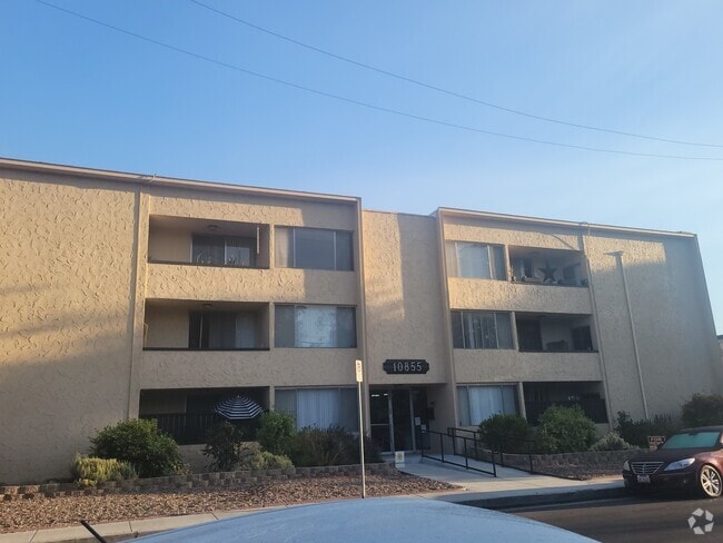 Perfect for 3 Roommates - 10855 Whipple St Unit #306 Rental