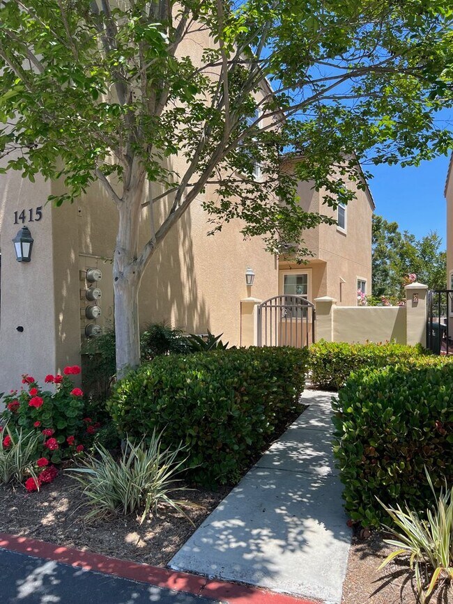 Photo - Wonderful Eastlake Townhome, 3 bedroom, 2....
