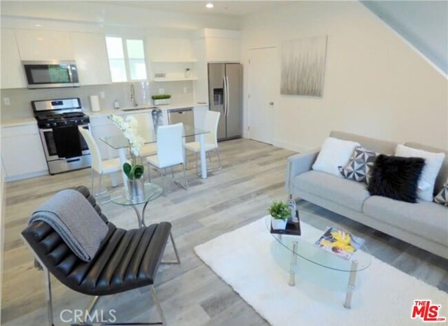 Photo - 1113 Carmona Ave