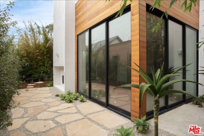 Photo - 1033 1/2 Grant St