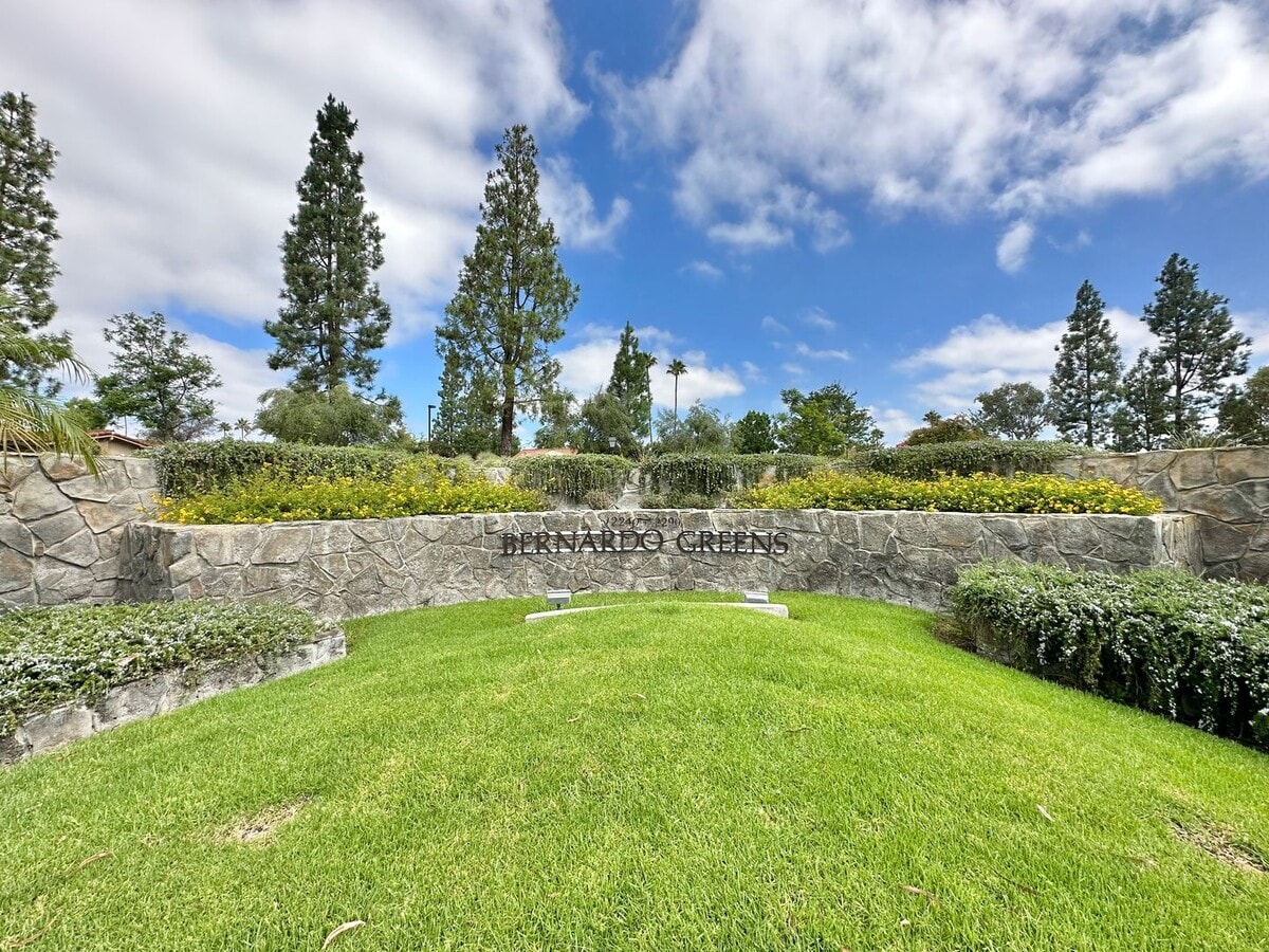 Spacious 2BD Condo in Bernardo Greens with Garage! - Spacious 2BD Condo in Bernardo Greens with Garage! Unit 5207