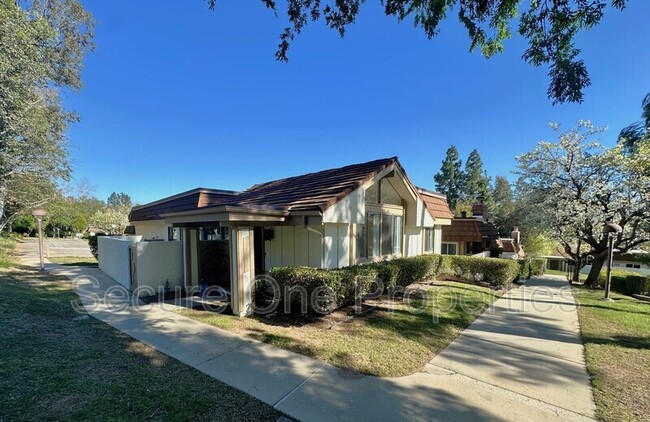 Building Photo - 10020 Larwin Ave