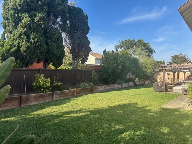 Photo - 7166 Armstrong Rd